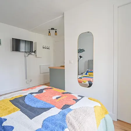 Studio Parisien - Quai Valmy Apartment